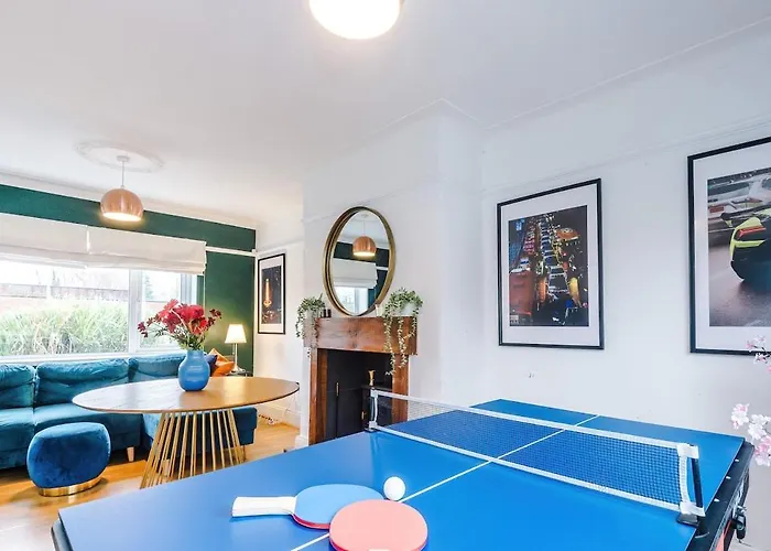 Stylish Home, Sleeps 7, Pool Table, Free Parking, Free Wi-fi, Full Kitchen, Perfect For Groups 公寓 曼彻斯特