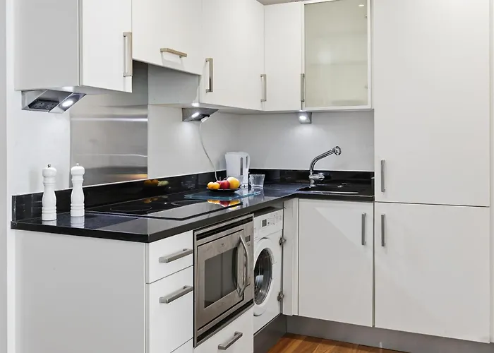 Appartement Centre 1b With Free Private Parking & Balcony *