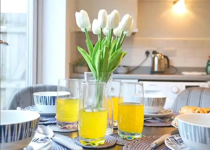 Modern Two-bedroom House Close To Centre Appartement *