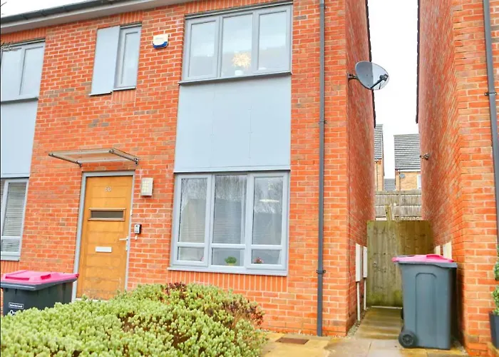 Modern Two-bedroom House Close To Centre