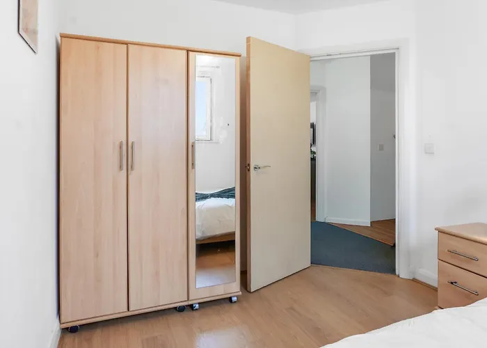 Center Base Spacious With Secure Parking Apartament *