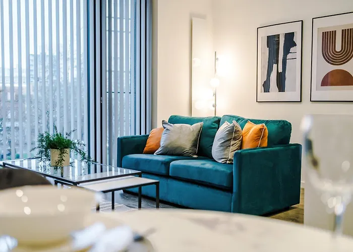 Stylish 1br Near Centre, Salford Апартаменты