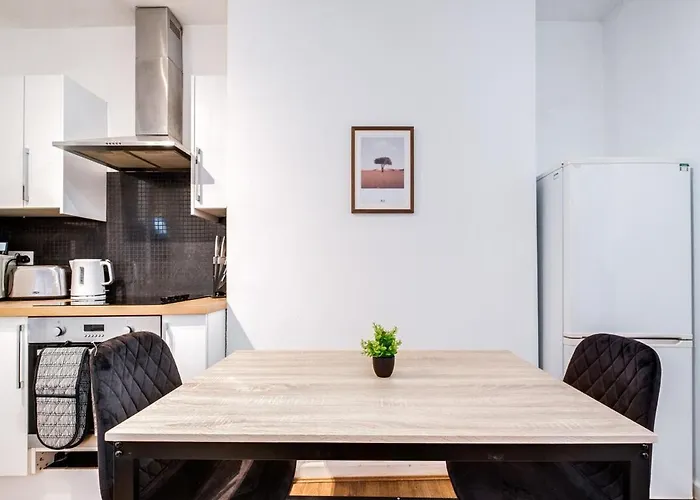 아파트 Spacious 4 Bedroom House With Pacman,darts, Netflix By Vista Short Lets