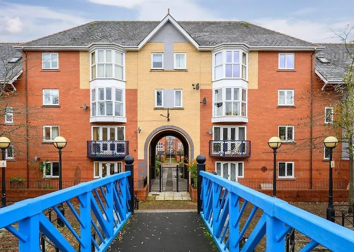 Modern 2 Bed Apartment, Salford Quays, Parking Manchester