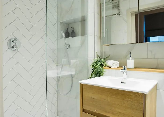 Spacious 3-bed Retreat - Modern & Super Mánchester