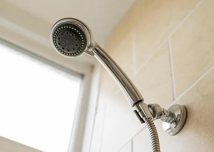 Free Parking, Large House For Contractors & Families, Sleeps 6, 15mins To Centre