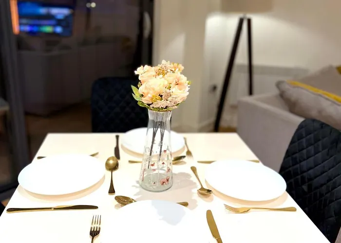 Lux High-rise Two Bed-balcony With Waterside View *