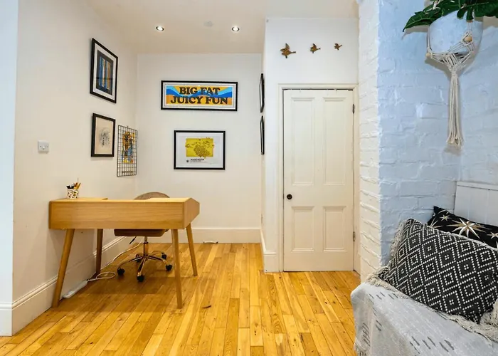 1bdr Didsbury Loft With Parking And Outdoor Space Daire