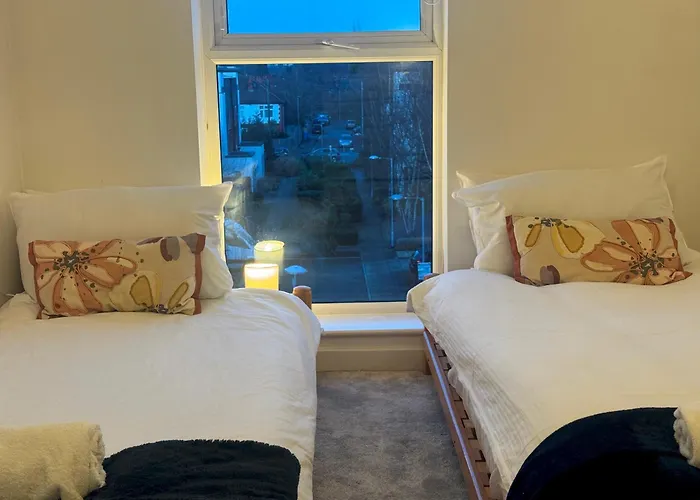 Ideally Located Didsbury Chorlton Gated Parking - Pass The Keys Apartman Manchester