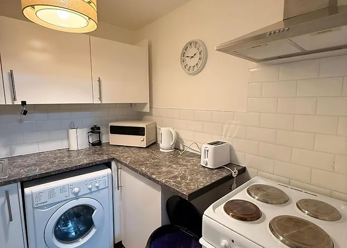 Get Lizzy Centre Gem Next To Shudehill