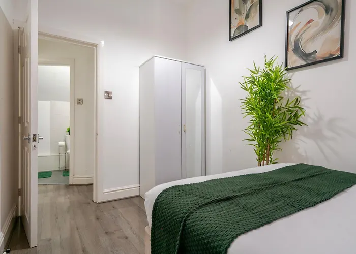 Apartment Spacious Near Mcr Town & Etihad Stadium *