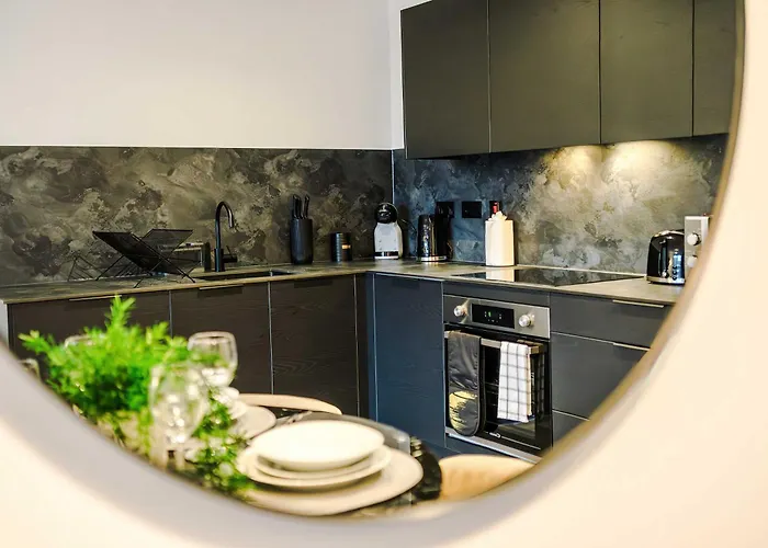 Modern 2br W Secure Parking Salford * Manchester