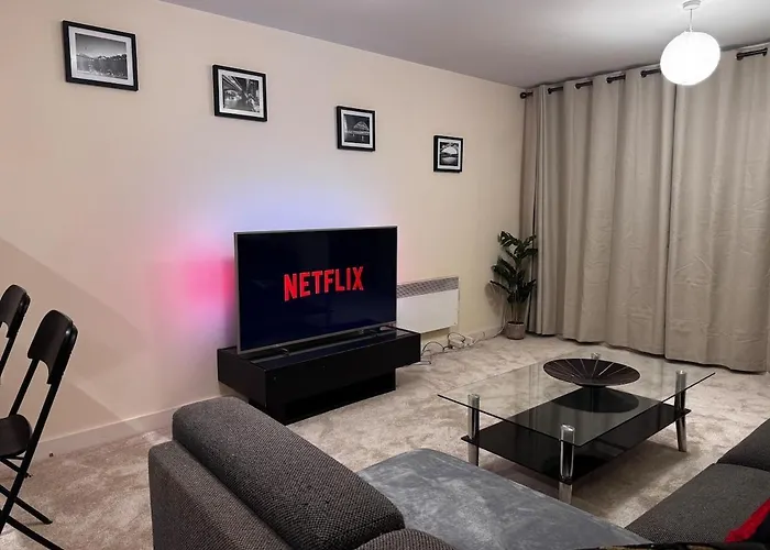 아파트 Cosy 2-bed Modern With Balcony