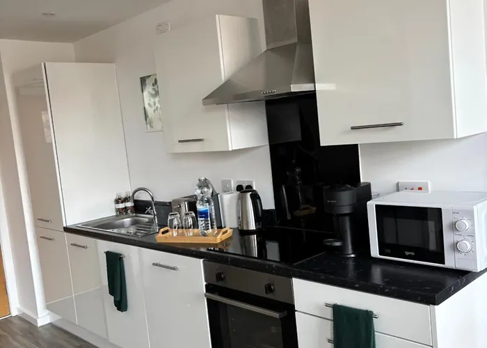 The Haven - 2 Bed Cozy - Sleeps 6 - Private Parking *