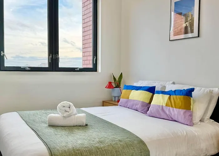 3 Bedroom Penthouse Roof Garden Parking Canal *