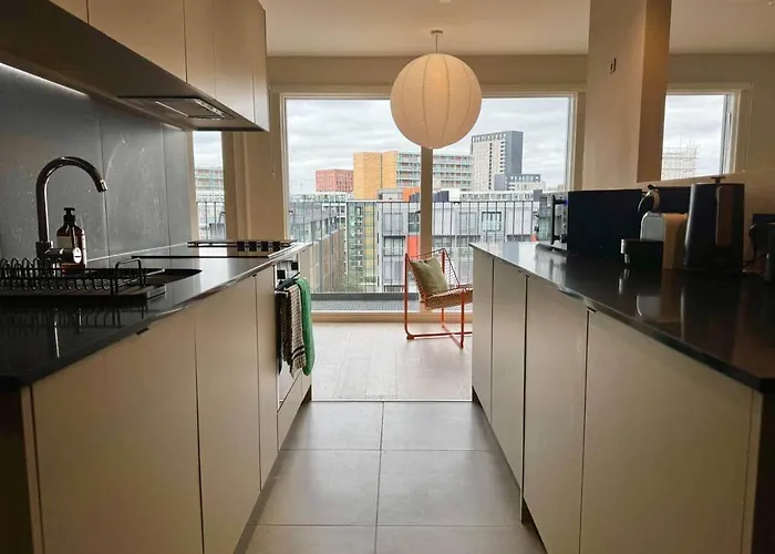 Boutique Centre Apartment, Balcony, Parking 아파트 *