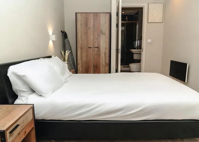 Апартаменты Stylish 2bed Balcony & View Centre *