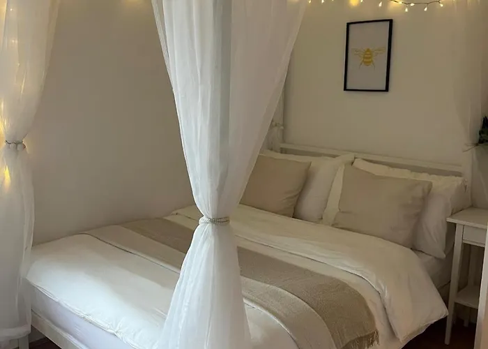 The Cotton Mill Hideaway - One Bedroom - Free Parking Near Etihad Stadium & Coop Live Daire