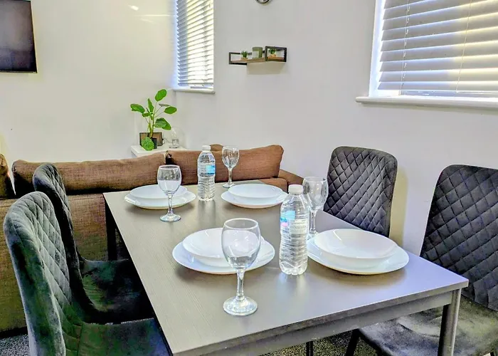 Spacious And Modern 2br - Free Parking