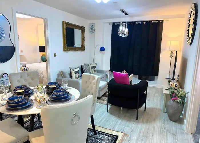 Lägenhet Mega12 Luxury Modern At Centre,2 Bath, 2 Toilets, 2 King Beds,-free Car Park