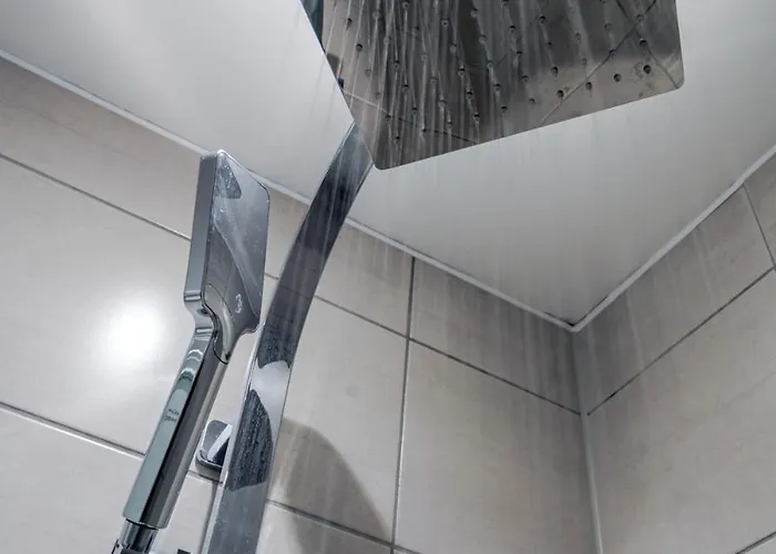 Modern 2-bed, 2-bath Near Old Trafford, Free Parking, Ideal For Contractors And Long * Manchester