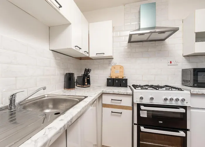 Spacious 2-bed House Sleeps 7 Near * Mánchester