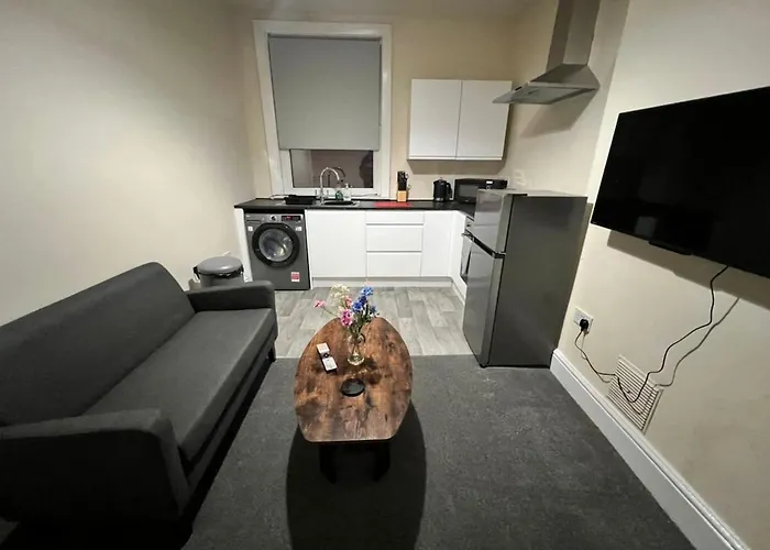 Cosy One-bedroom Ground Floor Flat In Eccles, アパート *