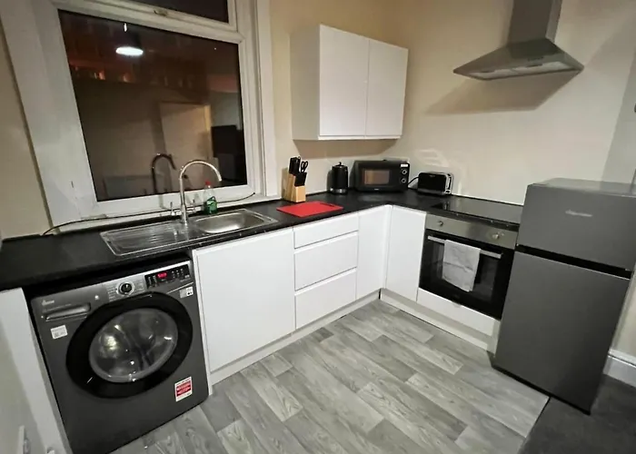 Cosy One-bedroom Ground Floor Flat In Eccles,