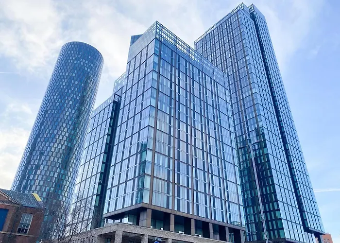 2 Bed Flat Centre - Sleeps 8 - Free Parking - Contractors & Long Offer - Wi-fi & Netflix - Workspace & Coffee * Μάντσεστερ