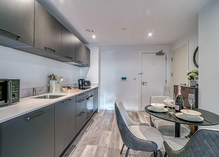 Apartamento 1-br Flat In Eccles - 1 Minute Walk To Train & Tram Station - Sleeps 3