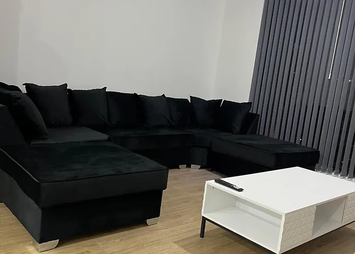 Balcony View Deluxe 2 Bed Ao Arena & Victoria Stn *