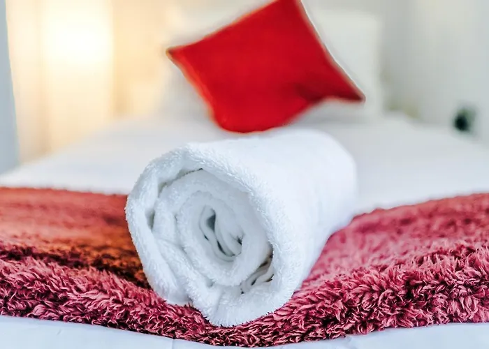 Stylish Home, Sleeps 7, Pool Table, Free Parking, Free Wi-fi, Full Kitchen, Perfect For Groups 曼彻斯特