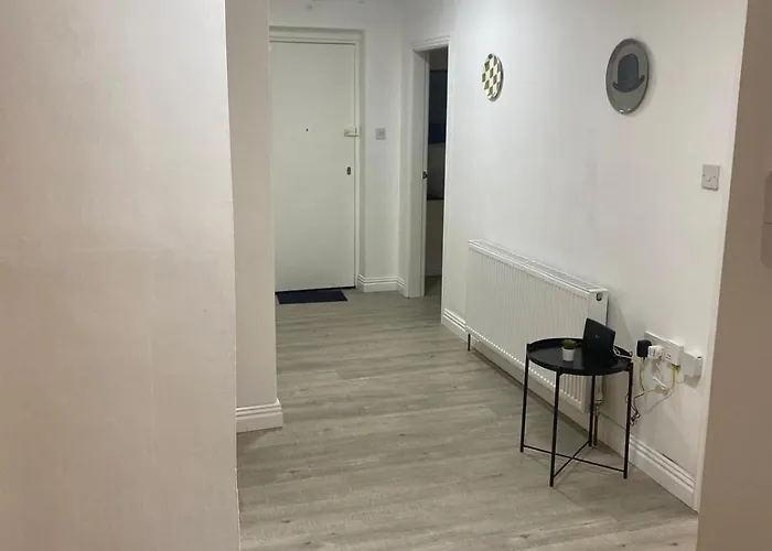 Spacious Apartment, Steps Away From Heaton Park Manchester