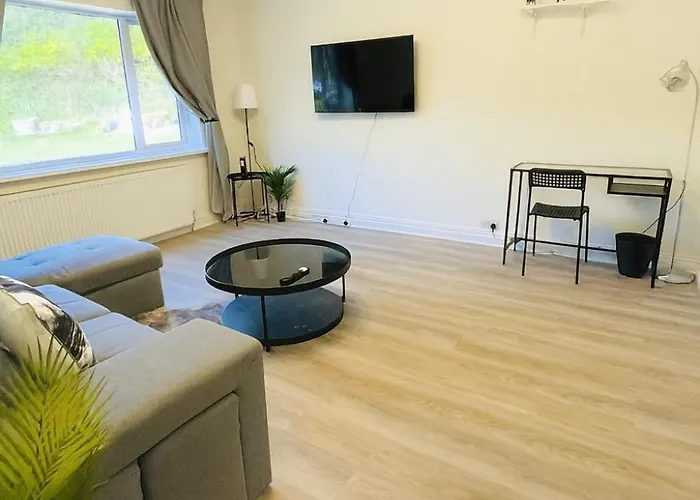 Newly Renovated 2-bedroom Apartamento *