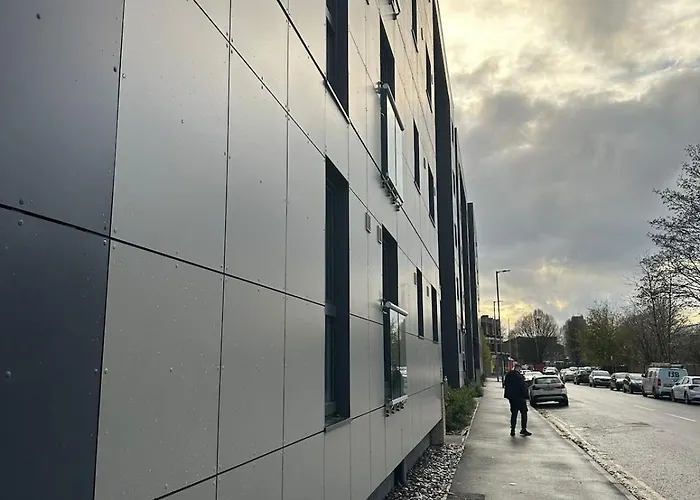 Executive 2 Bed With Free Parking