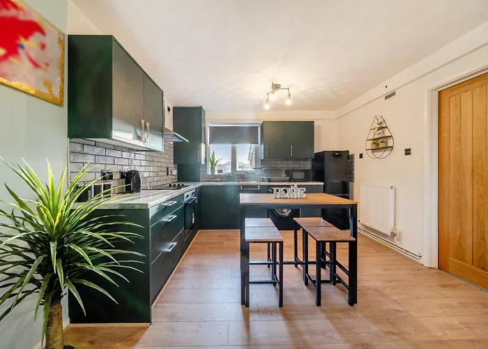 Stylish Urban Escape With Free Parking In