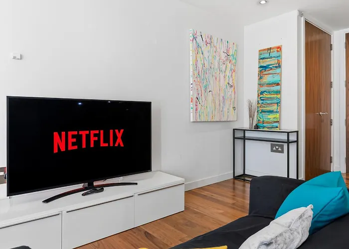 Centre 1b With Free Private Parking & Balcony 아파트 *