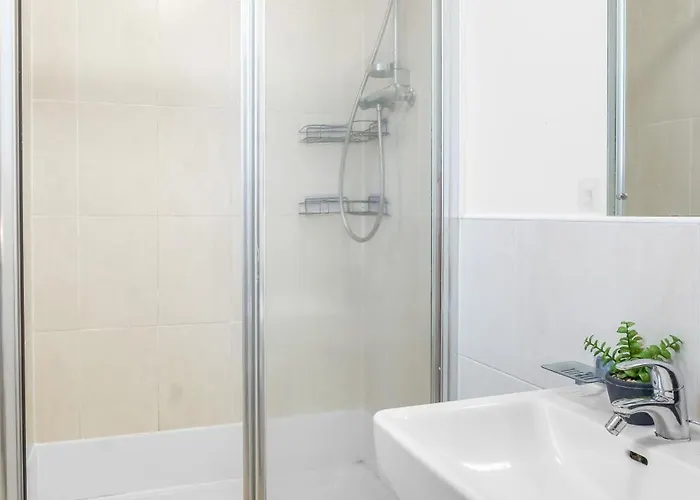 Center Base Spacious With Secure Parking Apartament