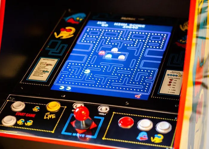 Spacious 4 Bedroom House With Pacman,darts, Netflix By Vista Short Lets