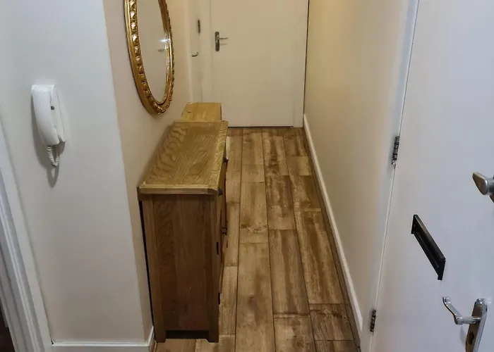 Comfy Salford 2 Bed 2 Bath Parking Διαμέρισμα *