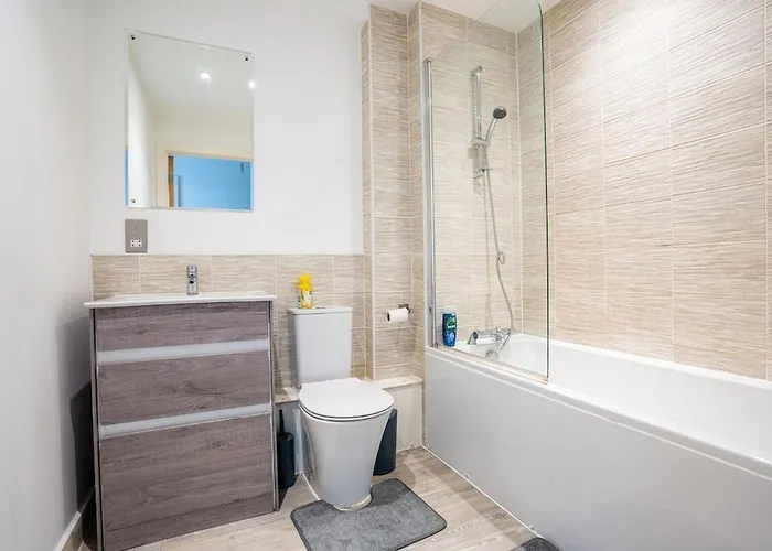 Elegant Modern One Bed Flat With Juliet Balcony