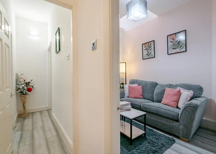 Perfect For Contractors, Free Parking, Manchester