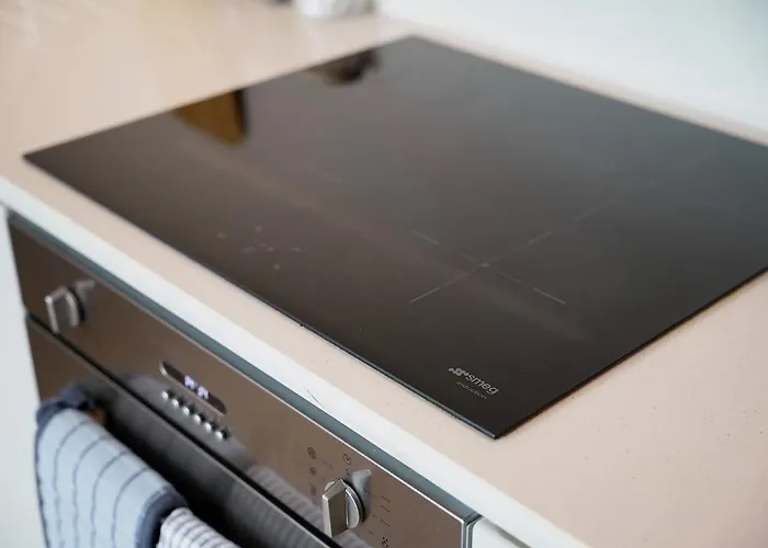 Stylish & Spacious 2 Bedroom 2 Bathroom *