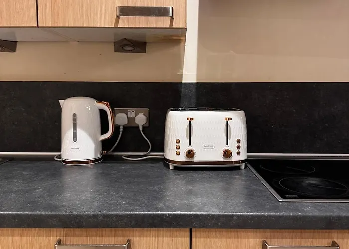 Cosy 2-bed Modern With Balcony