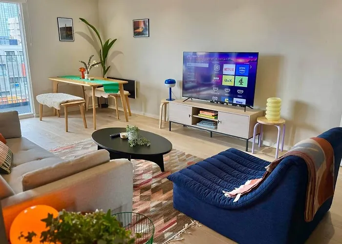 Boutique Centre Apartment, Balcony, Parking