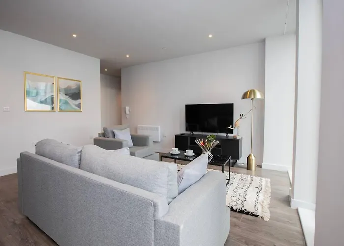 Luxury - - Pool - Terrace - Gym - Parking - Manchester