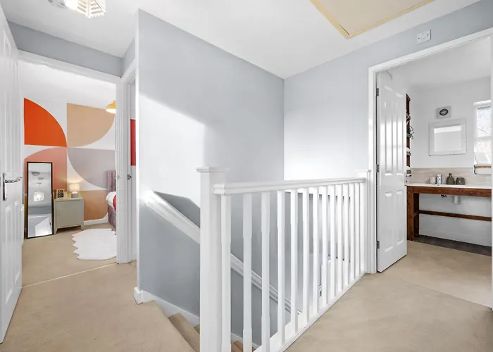 Spacious 3 Bed - Parking, Wi-fi & Garden アパート マンチェスター