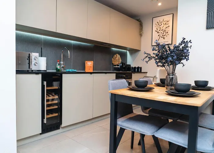 Stylish 2bed Balcony & View Centre Apartment