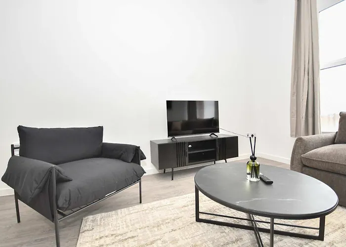 Spacious & Bright 1bed Nr Etihad Stadium Appartement *