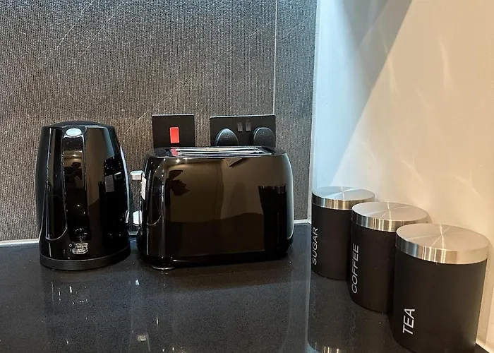 2bed With Balcony & Views Centre Manchester